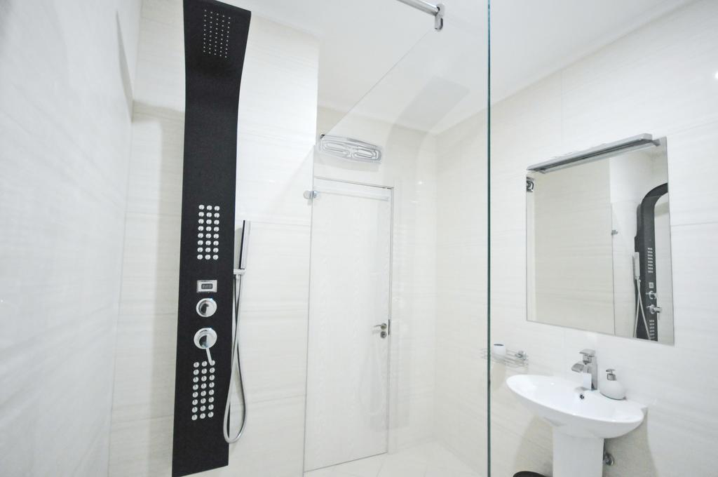 Sea Breeze Lux Apartments Budva Luaran gambar