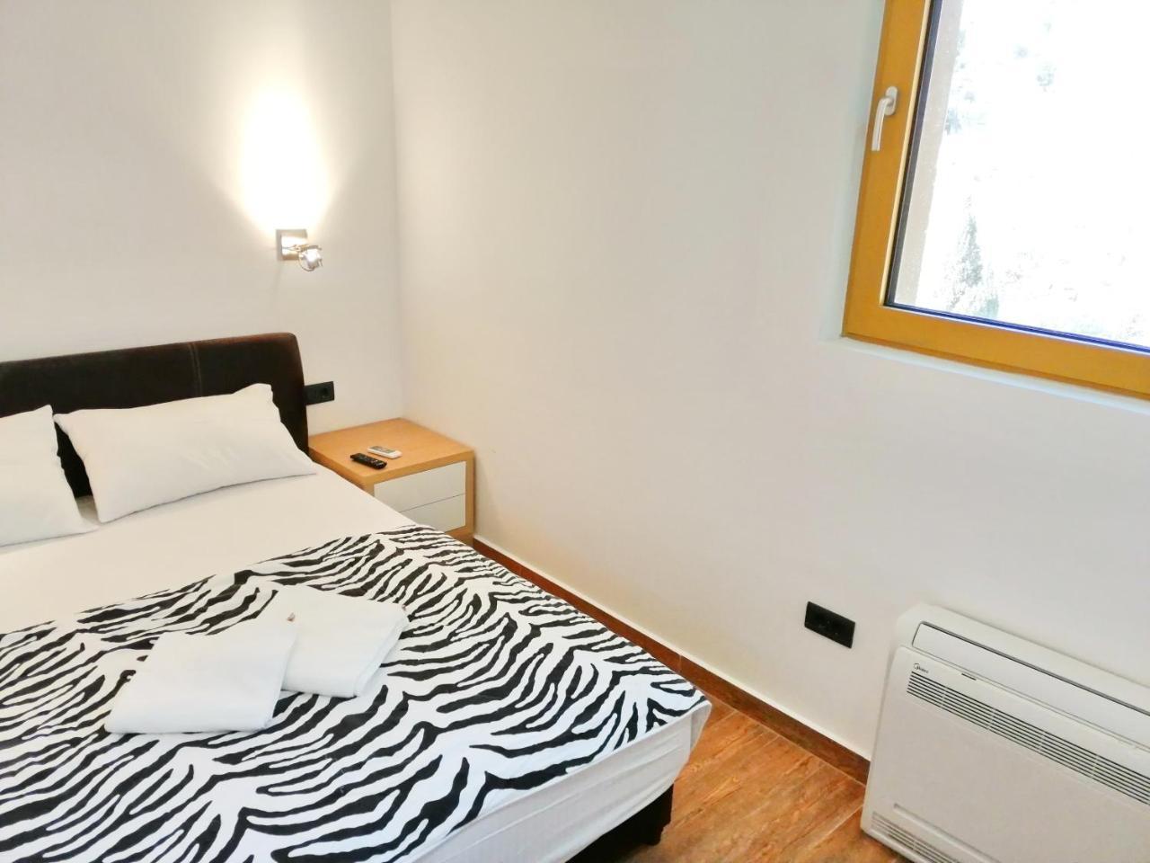 Sea Breeze Lux Apartments Budva Luaran gambar
