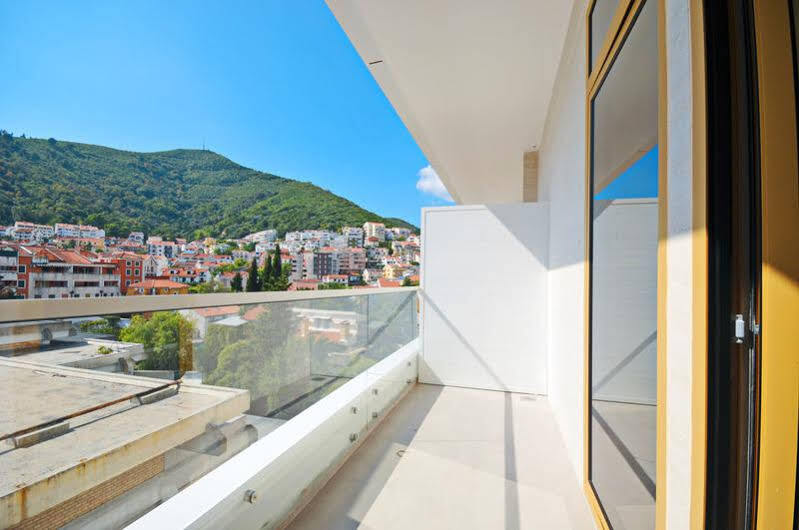 Sea Breeze Lux Apartments Budva Luaran gambar
